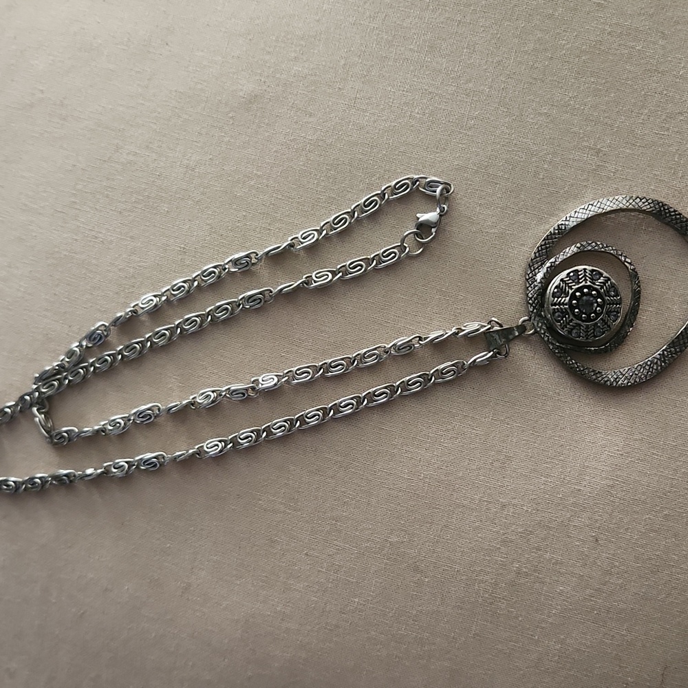 🎄5/$30🎄Vintage Necklace - Picture 2 of 4